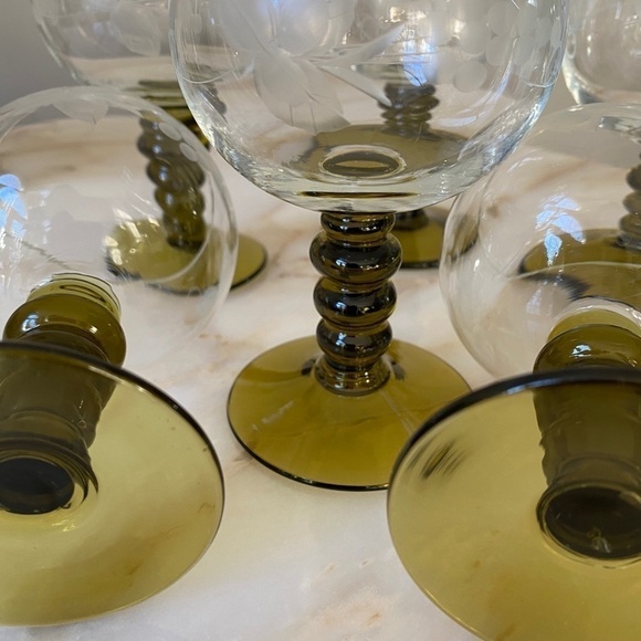 Olive Ribbed Stem glasses - Picture 4 of 10